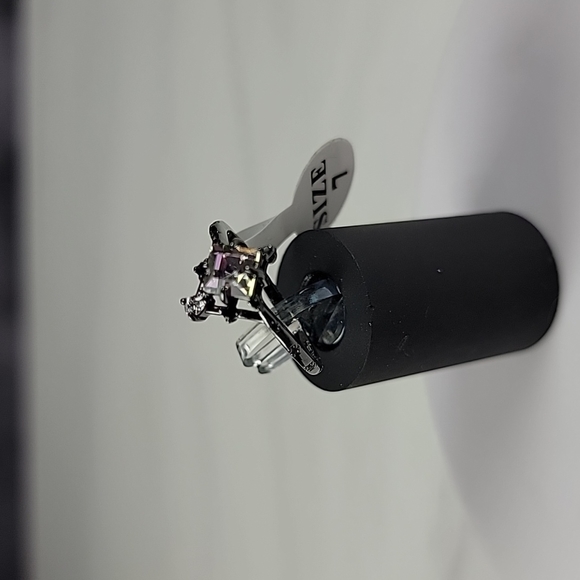 Fragrant jewels iridescent square cut Swarovski ring - Picture 3 of 6